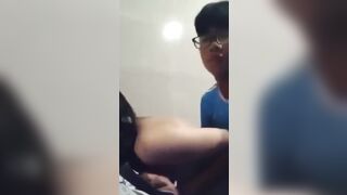 Đôi bạn học sinh địt nhau ngày khai giảng trong Wc nhà trường