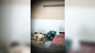 Quay lén vợ chồng anh trai địt nhau dâm đãng vú to lồn khít phần 1