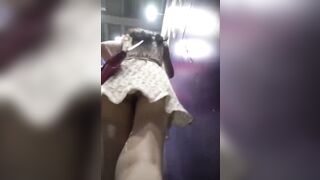 uay lén dưới váy gái xinh có bé còn không mặc quần lót - phần 13