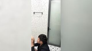 Bú mỏ địt nhau với e ghệ học sinh dâm trg nvs mới đi học về còn ch kịp thay áo dài