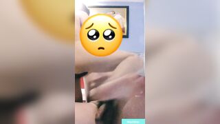 Em ngồi trên nắc anh