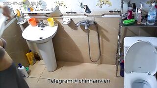Quay Lén Phòng Tắm Chị Chủ Trọ Vú To