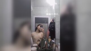 Gái dâm 2k9 non tơ thích thủ dâm một mình