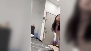 Tranh thủ địt con bạn thân hàng non trước khi đi học