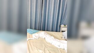 Em gái kính cận có cặp vú căng đét nhìn mà nứng