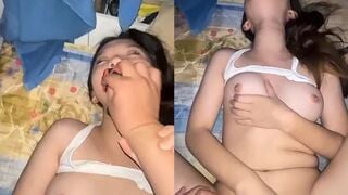 Chịch em họ rên lớn quá phải nhét sịp vào miệng em