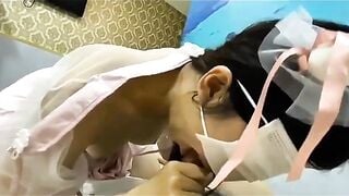Chồng che mắt vợ còn cho dượng nhấp vào miệng vợ