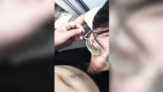 Đang học nứng quá lôi cô người yêu thằng bạn vào toilet bú cu