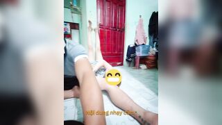Thằng cháu họ đang ăn cơm mà bà dì út nứng lồn muốn ăn xúc xích tươi.