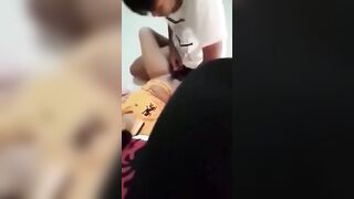 Em học sinh 2k9 chơi bời bỏ học bị đụ tập thể trong nhà nghỉ.