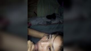 Bắn đầy mặt bạn gái khi đang mút cu