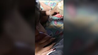Đang ăn kém ông anh cho ăn thêm cu