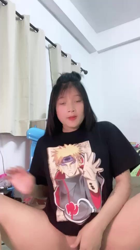 E gái chuppy vú bự show lồn
