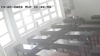 Hack camera thấy học sinh lớp 12 chịch nhau tại lớp P4