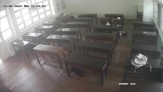 Hack camera thấy học sinh lớp 12 chịch nhau tại lớp P6