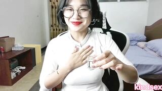 Em áo dài live show móc lồn