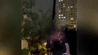 Vợ đi show public thì bị trai lạ hiếp