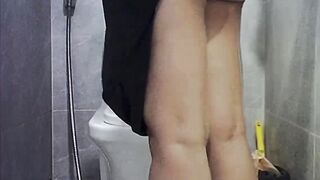 Lén wc công cộng