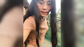 Em gái dân tộc khoe mông to đẹp không mặc áo ngực vú to