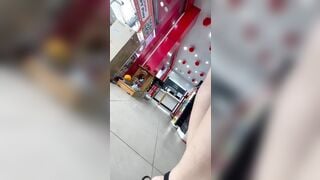 Tổng hợp, Quay lén dưới váy nhân viên TGDD và DMX váy ngắn