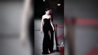 Ai rồi cũng lộ clip thôi,e hot tiktoker mình dây vú bự cực xinh lộ clip cưỡi ngựa