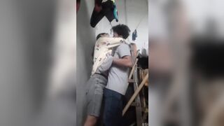 LÉN LÚT VỚI EM HỌ Ở GÓC NHÀ