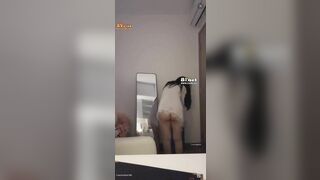 Dâm nữ vú bự livetream show hàng vừa bú bóng phê pha vừa nhảy nude khiêu dâm #1