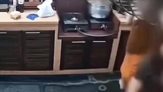 Cammera giám sát quay lén cảnh thầy chùa lén lút đưa bạn gái về chùa đụ mọi lúc.