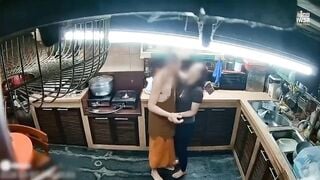 Sư thầy và cô phật tử có chồng dang díu với nhau xem chùa như nhà thích ở đâu đụ ở đó