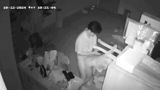 Check camera thấy em họ vào đụ vợ mình