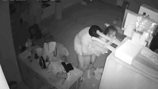 Check camera thấy em họ vào đụ vợ mình