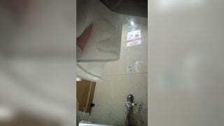 Cậu Sinh viên, Quay lén GV Thực tập lồn rậm lông đi đái