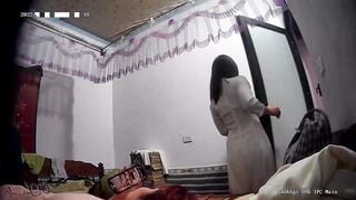 Cam kín quay lén phòng thay đồ mấy em teen xinh đi bê tráp cưới #2