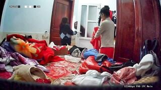 Cam kín quay lén phòng thay đồ mấy em teen xinh đi bê tráp cưới #4