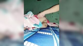 Dì út ốm đau uống thuốc có thuốc ngủ mà ngủ say thì bị thằng cháu họ đụ trộm.