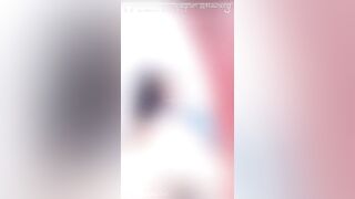 Teen mới lớn đã nứng nằm xoa lồn rồi