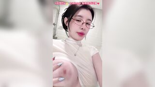 Cô Giáo Đại học, Chubby Vú sừng trâu Ko mặc áo ngực, Móc Lồn Thủ dâm live ở WC Múp Ko