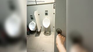 Muốn Làm Đĩ KTV, Mà phải lm lễ tân, Lễ tân vào WC Public thủ dâm Live sex loli vú to