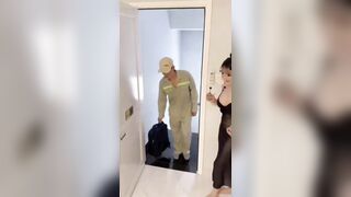 EM THANH NIÊN SỬA Ô NƯỚC VÀ CHỊ CHỦ NHÀ DÂM ĐÃNG