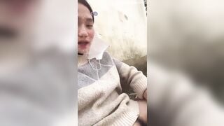 Lén ra sau nhà dùng sextoy để thủ dâm