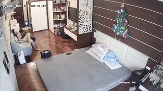 Hack cam nhà em biên tập viên xinh đẹp địt nhau với chồng cực sung
