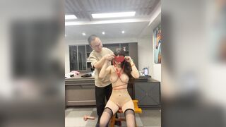 Sếp già biến thái, Bắt nhân viên thành Slave, Bắt Khiêu dâm Bóp vú móc lồn thủ dâmrên