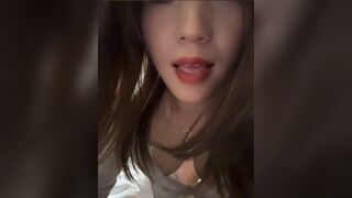Gái xinh lộ ke vú to tròn nhìn là muốn nhét cu vào