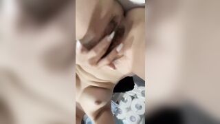 Đang tắm thì nứng lồn
