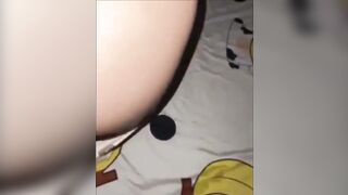 Vén quần sang 1 bên rồi đè em ra địt tới tấp