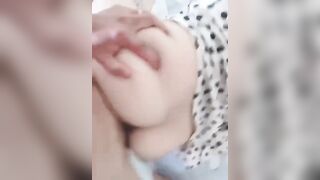 Doggy em ghệ mặc áo chấm bi