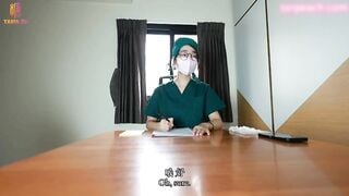 Nữ bác sĩ tận tình phục vụ bệnh nhân để lấy mẫu tinh trùng