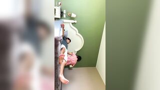 Cho anh hôn tý thôi xong đè luôn con em họ ra địt