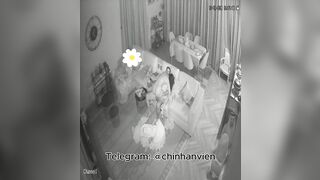 Hack Camera 2 Vợ Chồng Nứng Địt Nhau Luôn Tại Phòng Khách