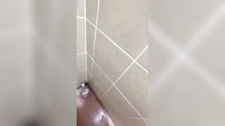 Cặp đôi đi du lịch bên Nhật Bản nứng quá dẫn nhau vào nhà vệ sinh công cộng địt nhau